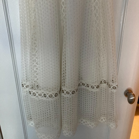 Maje white crochet and grommet dress  Maje Size 2 which equals a 38 or M - Picture 3 of 8